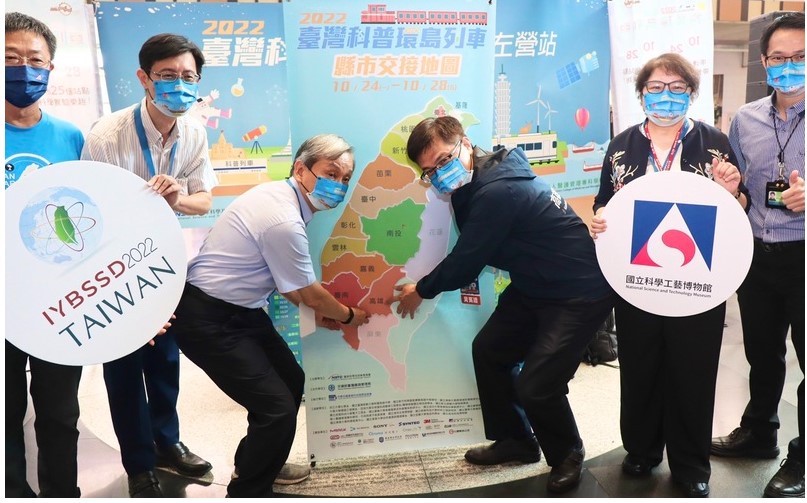 20221026 漾新聞----台灣科普環島列車啟航抵達高 謝文斌率300師生體驗科學實驗樂趣